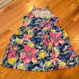 Girls Lilly pulitzer dress size 8-10 large. Super cute, vibrant colors. Pockets!